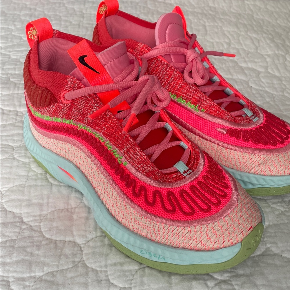 Nike Cosmic Unity